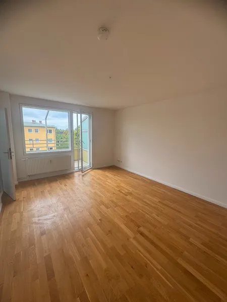 ++SCHNELL EINZIEHEN++ 2-Raum Wohnung mit Wannenbad und Balkon — photo 1